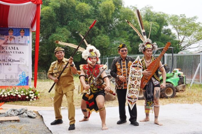 Proyek revitalisasi Anjungan Kalimantan Utara dengan penambahan replika rumah adat Tidung dan Dayak di TMII Jakarta.